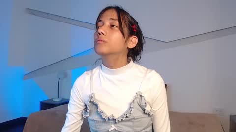 Snapshot of hot_little_bunny chatting on January 6, 9:07 pm Alana online show from January 6, 9:07 pm