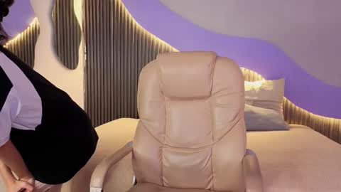 Snapshot of hot_little_bunny chatting on February 2, 9:02 pm Alana online show from February 2, 9:02 pm