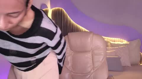 Snapshot of hot_little_bunny chatting on February 9, 8:57 pm Alana online show from February 9, 8:57 pm