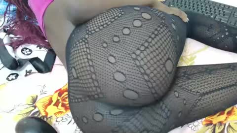 Snapshot of hot_marrie chatting on December 7, 6:32 am Marrie online show from December 7, 6:32 am