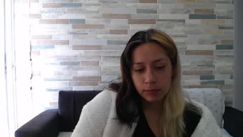 Mia online show from October 2, 2:46 pm