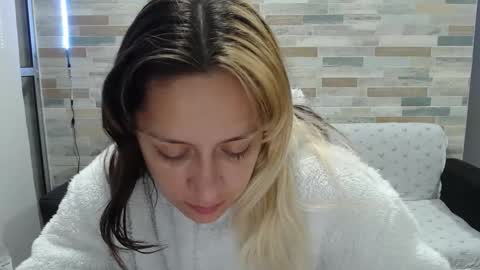 Mia online show from October 3, 2:52 am