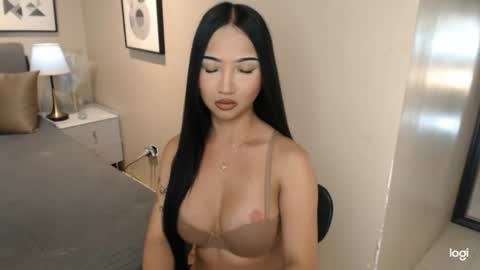 hot_nikki69 online show from July 18, 7:34 am