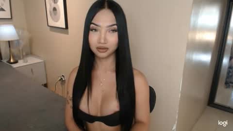 hot_nikki69 online show from July 19, 7:12 am