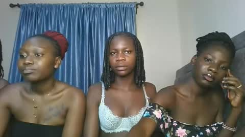 Snapshot of hot_petite1 chatting on December 20, 10:33 am Hot petite online show from December 20, 10:33 am