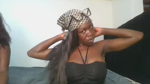 Hot petite online show from April 8, 9:04 pm