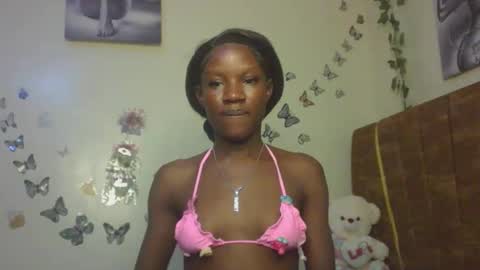 Snapshot of hot_petite100 chatting on February 15, 7:10 pm hot petite100 online show from February 15, 7:10 pm