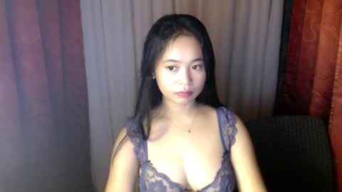 Snapshot of hot_pinayyy chatting on December 3, 8:23 am hot_pinayyy online show from December 3, 8:23 am