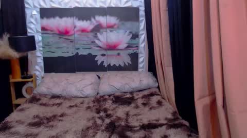 Julli Anna online show from December 19, 5:42 pm