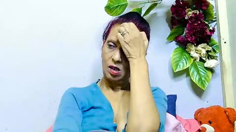 hot queen online show from June 25, 5:12 am