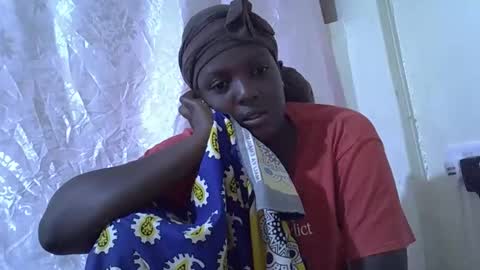 Snapshot of hot_raylah chatting on February 6, 7:28 pm RAYLAH online show from February 6, 7:28 pm