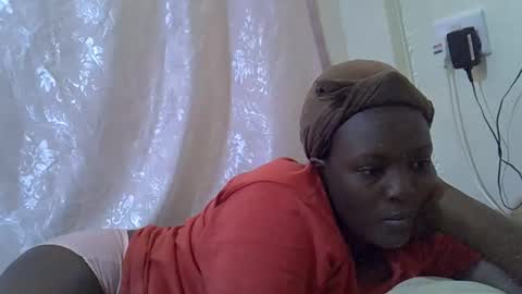 Snapshot of hot_raylah chatting on February 8, 8:07 am RAYLAH online show from February 8, 8:07 am