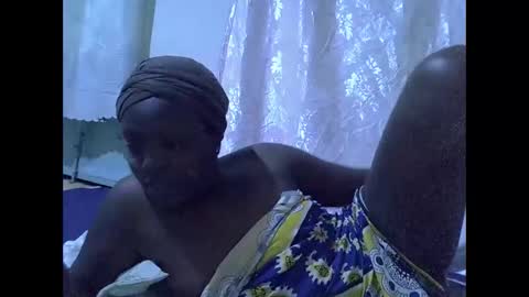 Snapshot of hot_raylah chatting on February 8, 8:12 pm RAYLAH online show from February 8, 8:12 pm