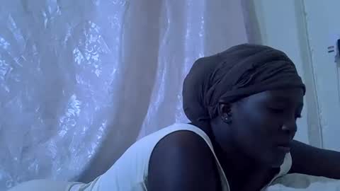 Snapshot of hot_raylah chatting on February 9, 11:14 am RAYLAH online show from February 9, 11:14 am