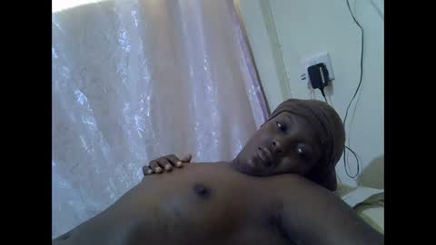 Snapshot of hot_raylah chatting on February 14, 11:18 am RAYLAH online show from February 14, 11:18 am