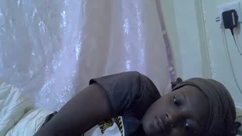 Snapshot of hot_raylah chatting on February 22, 10:58 am RAYLAH online show from February 22, 10:58 am