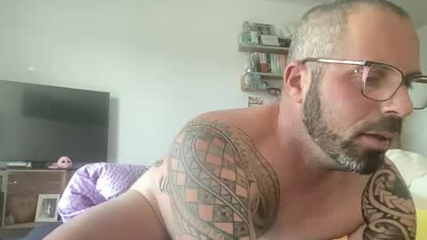 letmedoo2 online show from March 25, 7:03 am