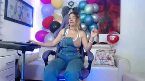 Snapshot of hot_sexy_bunny chatting on November 22, 1:54 pm hot sexy bunny online show from November 22, 1:54 pm