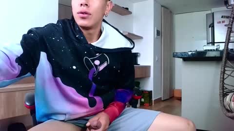 hot_twinks83 online show from September 27, 12:21 pm
