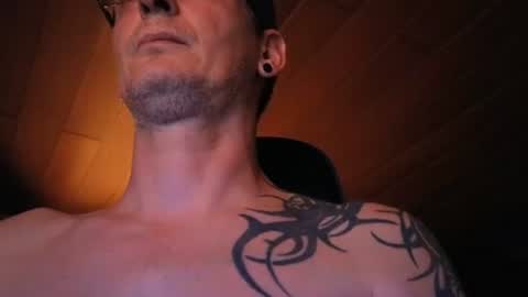Snapshot of hotbeexxx81 chatting on July 10, 8:44 pm Tom online show from July 10, 8:44 pm