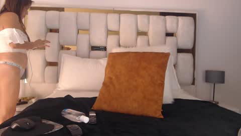 Bella Milf online show from October 9, 11:47 pm