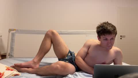 hotboyfeet92 online show from February 20, 9:42 pm