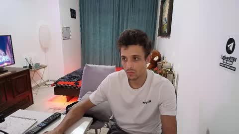 Snapshot of hotboyshorny chatting on January 31, 7:11 pm Hotboyshorny online show from January 31, 7:11 pm