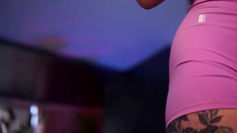 Snapshot of hotbustybabex chatting on February 5, 9:47 am Anais online show from February 5, 9:47 am