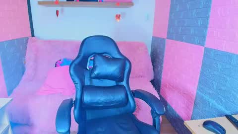 Snapshot of hotcakes_uwu chatting on May 13, 3:48 am Hotcakes online show from May 13, 3:48 am