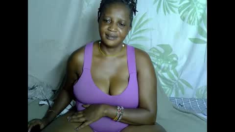 Snapshot of hotcaroo chatting on September 18, 7:10 am Big Boobs online show from September 18, 7:10 am