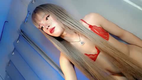 Snapshot of hotchescacummer chatting on December 16, 12:26 am hotchescacummer online show from December 16, 12:26 am