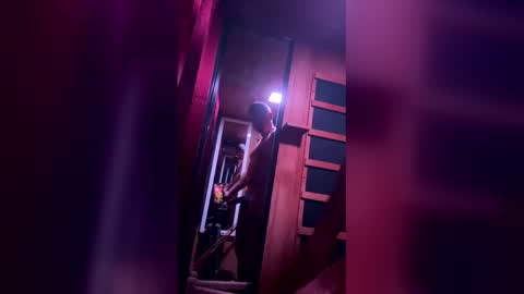 hotcock4i online show from December 3, 6:10 am