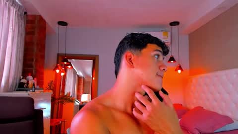 Snapshot of hotcrew_ chatting on September 25, 1:37 pm Hussain aaron and Ekko online show from September 25, 1:37 pm