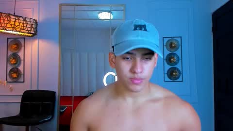 Snapshot of hotcrew_ chatting on October 15, 7:58 pm Hussain aaron and Ekko online show from October 15, 7:58 pm