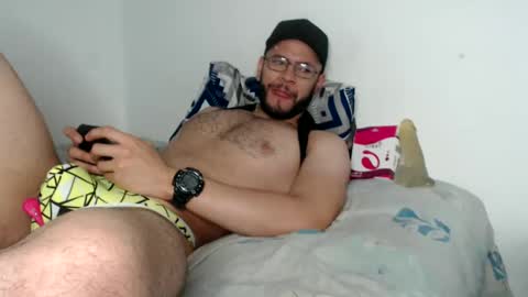 Snapshot of hotdereck33 chatting on March 1, 9:18 am hotdereck33 online show from March 1, 9:18 am