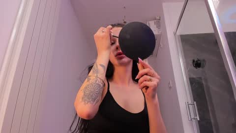 hotfallingdevil online show from March 18, 5:54 am