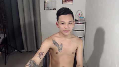 Snapshot of hotguy0503 chatting on October 16, 4:35 am hotguy0503 online show from October 16, 4:35 am