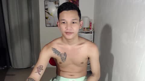 Snapshot of hotguy0503 chatting on October 19, 11:33 am hotguy0503 online show from October 19, 11:33 am