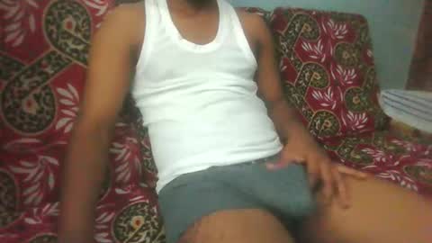 hotguyy001 online show from March 2, 4:14 am