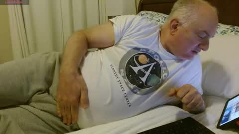 Hot Happy Ray online show from April 18, 1:09 am