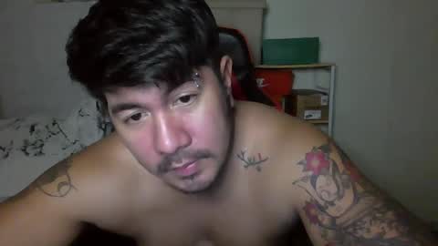 Snapshot of hothunkybear23 chatting on December 5, 6:43 am Khel online show from December 5, 6:43 am