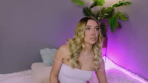 Snapshot of hotjessxx chatting on March 19, 9:13 am Maria online show from March 19, 9:13 am