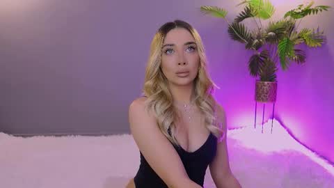 Snapshot of hotjessxx chatting on March 21, 8:19 am Maria online show from March 21, 8:19 am