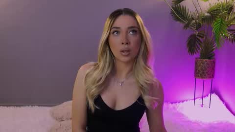 Snapshot of hotjessxx chatting on March 23, 3:54 am Maria online show from March 23, 3:54 am