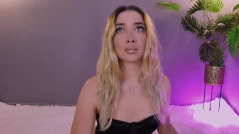 Snapshot of hotjessxx chatting on March 24, 7:46 am Maria online show from March 24, 7:46 am