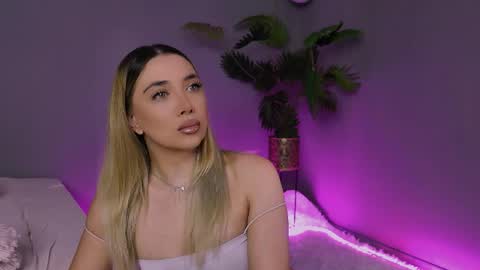 Snapshot of hotjessxx chatting on April 8, 4:56 am Maria online show from April 8, 4:56 am