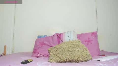 Snapshot of hotkrystel chatting on February 14, 7:49 am Krystel online show from February 14, 7:49 am