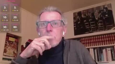 Snapshot of hotlux_54 chatting on April 3, 7:01 pm hotlux_54 online show from April 3, 7:01 pm