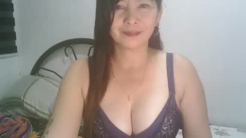 Snapshot of hotmamajen4u chatting on February 12, 12:27 am hotmamajen4u online show from February 12, 12:27 am
