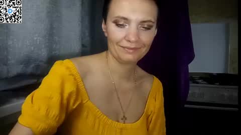 Snapshot of hotmamaqueen234 chatting on June 29, 12:39 am hotmamaqueen234 online show from June 29, 12:39 am